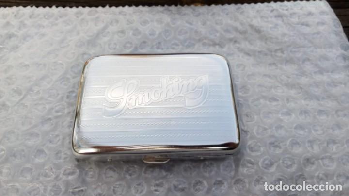 Collectionnisme: Pitillera smoking.