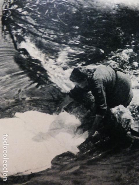Coleccionismo: LUGO LAVANDERA EN EL RIO CAMBRE ANTIGUA LAMINA A&Ntilde;OS 50