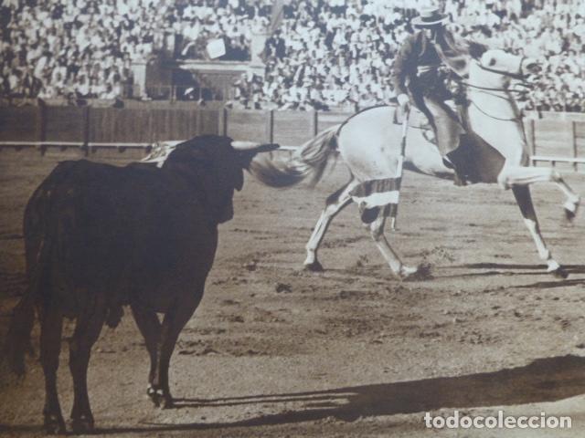 Coleccionismo: SEVILA PLAZA DE LA MAESTRANZA CORRIDA DE REJONEO ANTIGUA LAMINA HUECOGRABADO A&Ntilde;OS 40