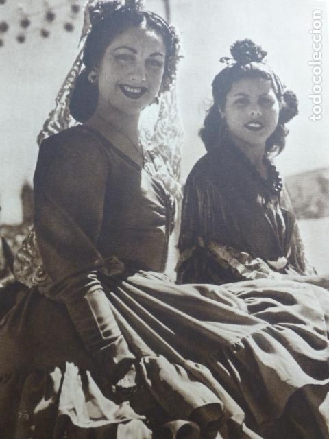 Coleccionismo: SEVILA LA FERIA MUJERES CON MANTILLA BLANCA ANTIGUA LAMINA HUECOGRABADO A&Ntilde;OS 40