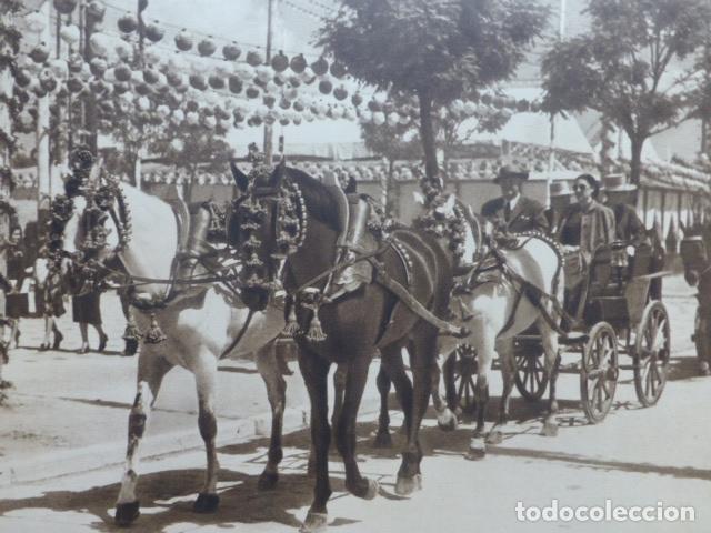 Collecting paper: SEVILA LA FERIA COCHE TIPICOS ANTIGUA LAMINA HUECOGRABADO A&Ntilde;OS 40