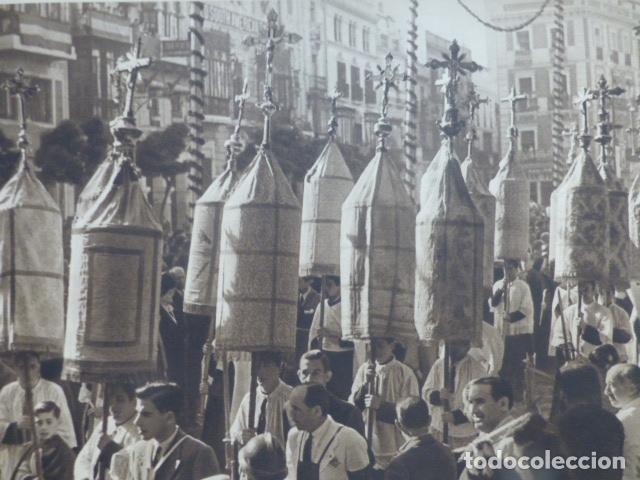 Coleccionismo: SEVILA PROCESION CORPUS CHRISTI ANTIGUA LAMINA HUECOGRABADO A&Ntilde;OS 40