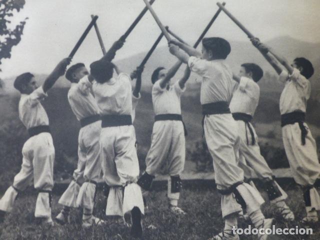 Coleccionismo: PAIS VASCO DANZA TIPICA ANTIGUA LAMINA HUECOGRABADO A&Ntilde;OS 40