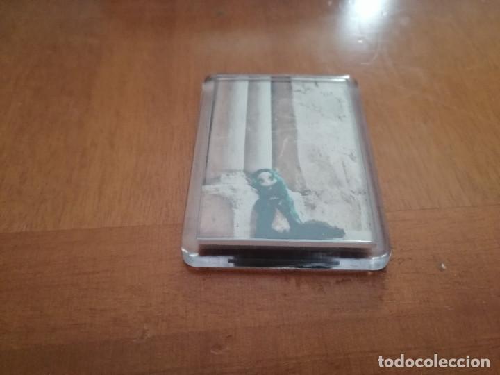 Coleccionismo: MU&Ntilde;ECA COLUMNAS.  IM&Aacute;N ACR&Iacute;LICO. UTILIZABLE DE NEVERA. BUEN ESTADO. DIFICIL - Foto 1