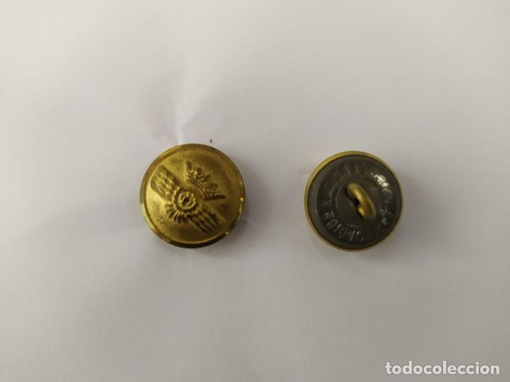 Coleccionismo: 2 BOTONES PEQUE&Ntilde;OS (15 mm) EJERCITO DEL AIRE - BOTON UNIFORME AIR FRANCO AGUILA GORRA UNIFORME