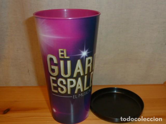 Coleccionismo: Vaso pl&aacute;stico. Musical El Guardaspaldas - Foto 4