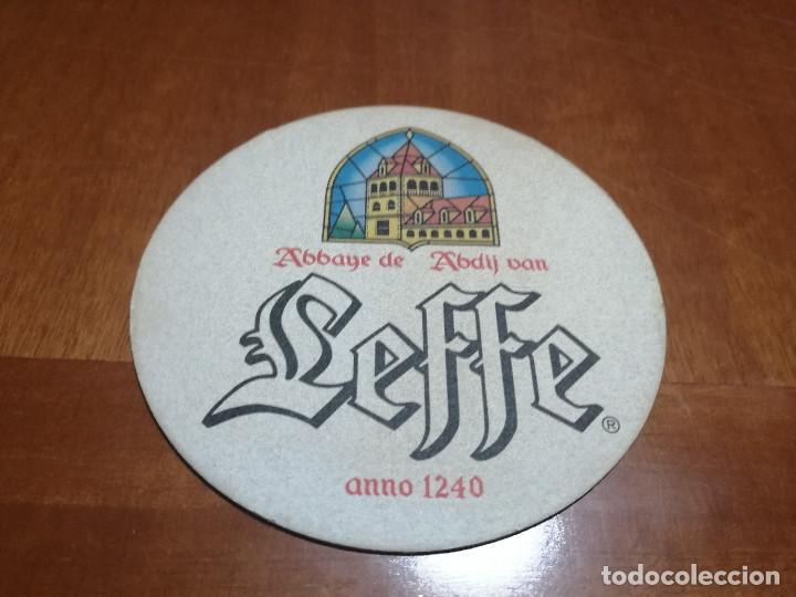 Colecionismo: LEFFE. POSAVASOS. CART&Oacute;N. UNA CARA. BUEN ESTADO.