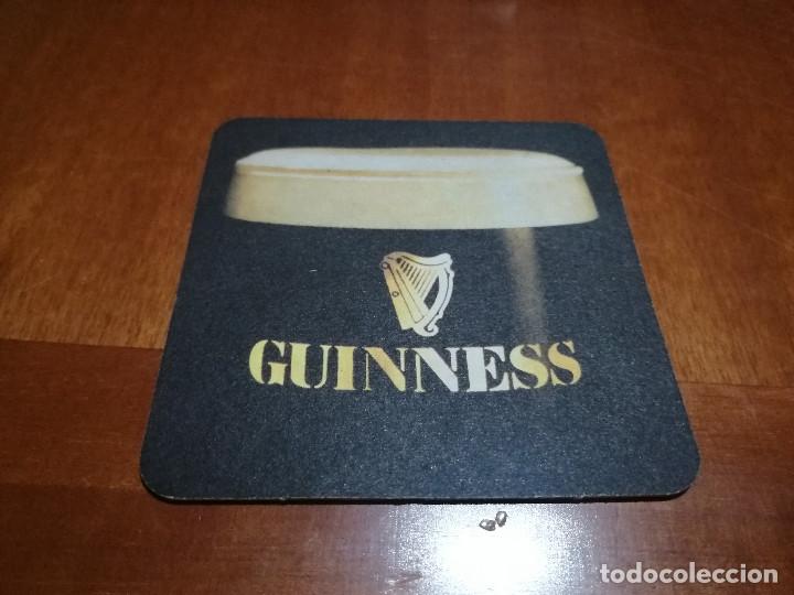Colecionismo: GUINNESS. POSAVASOS. CART&Oacute;N. DOBLE CARA. BUEN ESTADO.