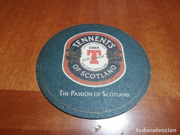 Colecionismo: TENNENT&acute;S OF SCOTLAND. POSAVASOS. CART&Oacute;N. DOBLE CARA. BUEN ESTADO.