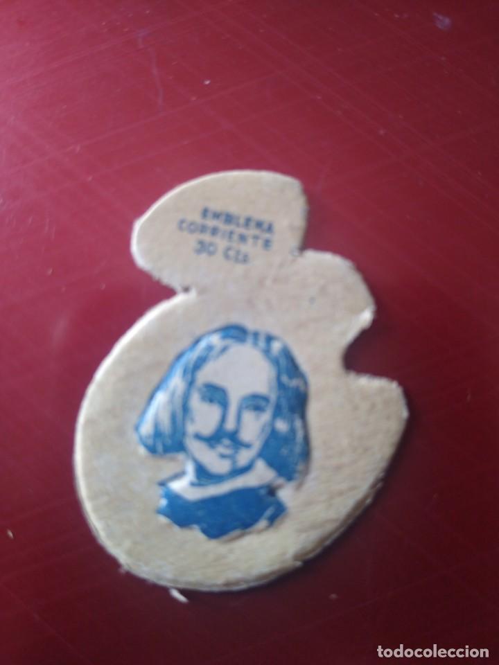 Coleccionismo: Emblema corriente 30 CTS auxilio social. Ser&iacute;a G n&uacute;mero 18 Vel&aacute;zquez.