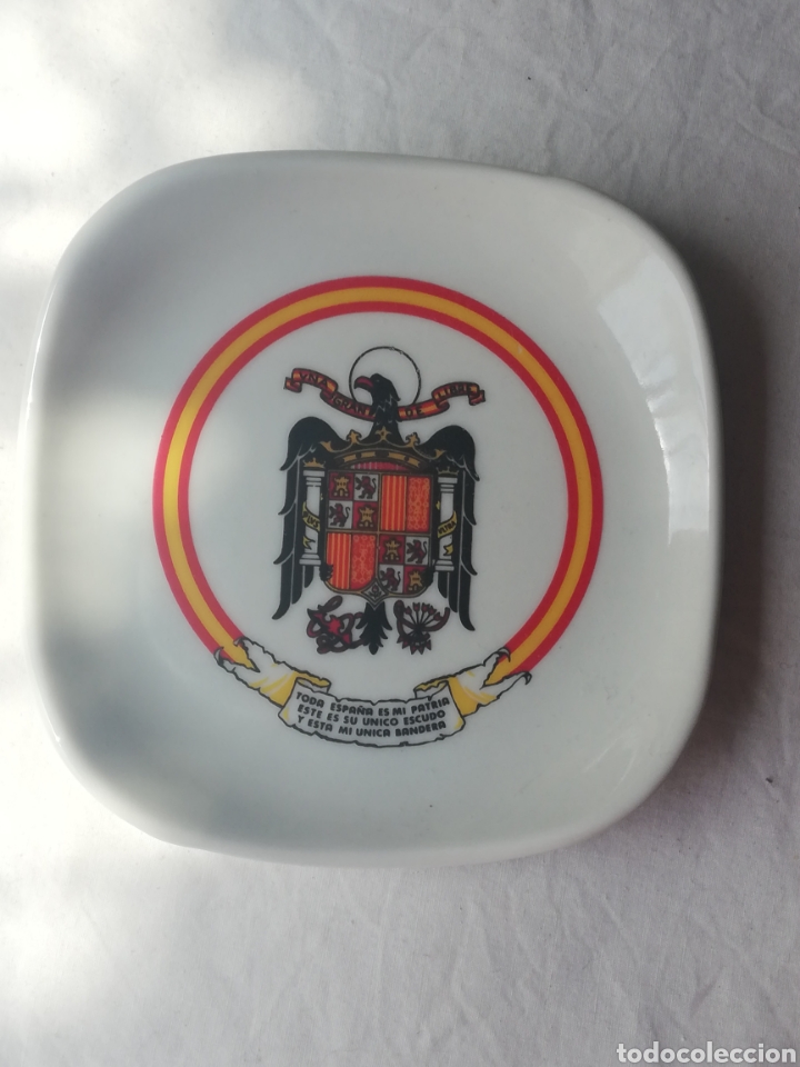 Coleccionismo: Plato de porcelana con escudo de Espa&ntilde;a, con el &aacute;guila