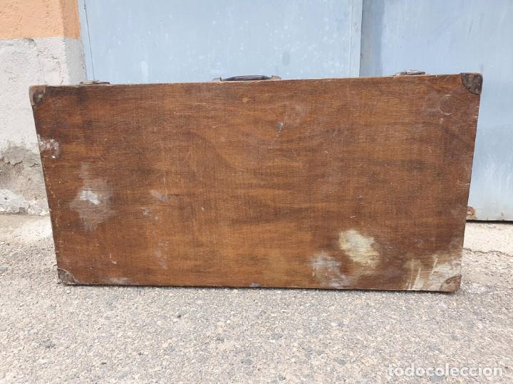 Coleccionismo: Antigua maleta de madera