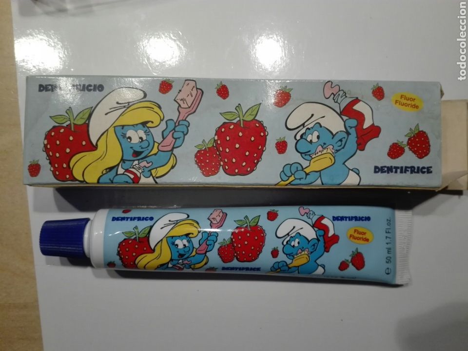 Coleccionismo: CAJA ENVASE PASTA DENTIFRICO CON PUBLICIDAD DE LOS PITUFOS. NUEVO A&Ntilde;O 2005