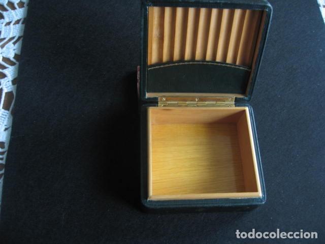 Coleccionismo: PITILLERA DE MESA CAJA DE MADERA FORRADA- - Foto 1