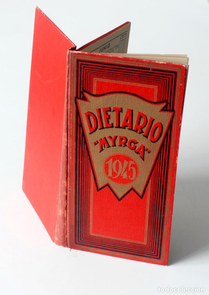 Coleccionismo: Dietario Myrga a&ntilde;o 1945. Tapa dura, color rojo. Estado normal, con claras se&ntilde;ales de uso