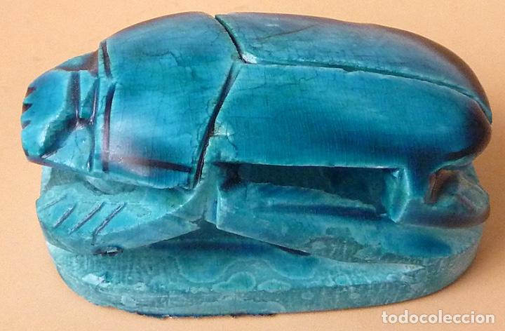 Coleccionismo: ESCARABAJO AMULETO EGIPCIO - DE SOBREMESA - COLOR TURQUESA - CER&Aacute;MICA ESMALTADA - NUEVO