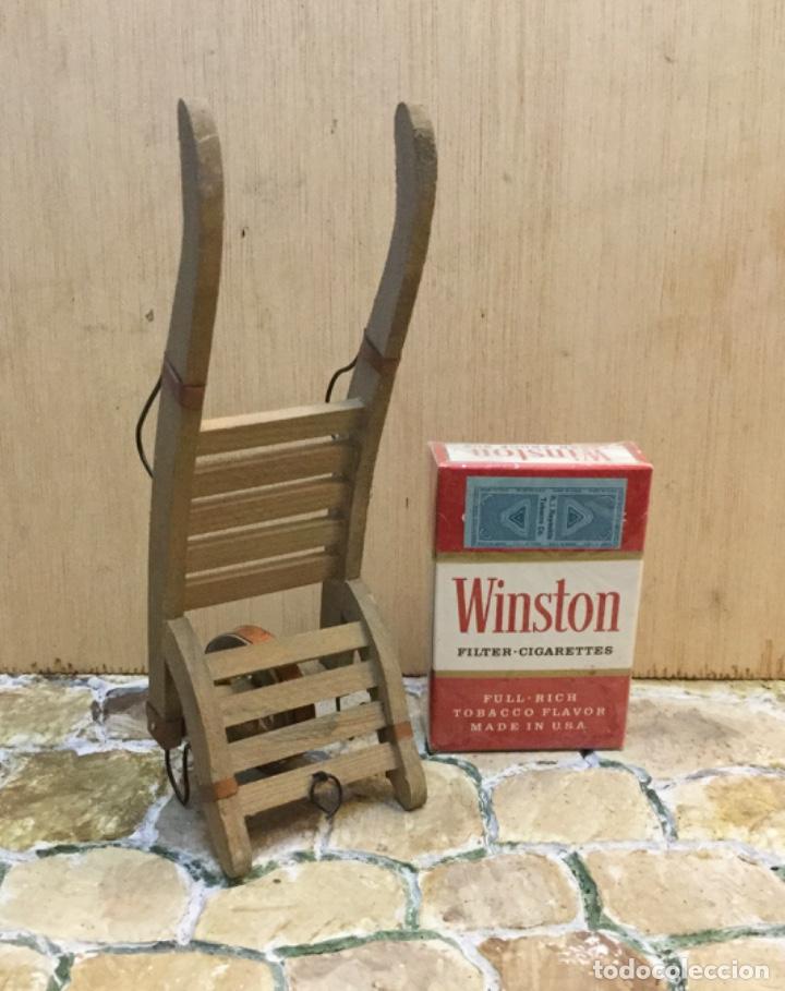 Coleccionismo: Bel&eacute;n. Carretilla de madera en miniatura. Hecha a mano
