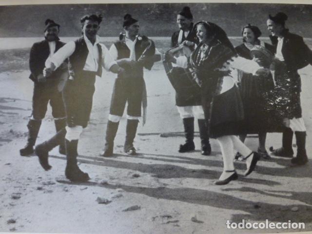 Collecting paper: LA CORU&Ntilde;A BAILE DE LA MU&Ntilde;EIRA ANTIGUA LAMINA HUECOGRABADO A&Ntilde;OS 20