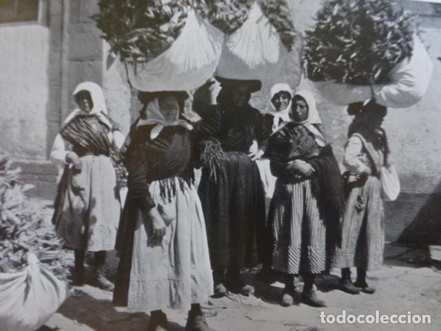 Colecionismo: SANTIAGO DE COMPOSTELA ESCENA EN EL MERCADO ANTIGUA LAMINA HUECOGRABADO A&Ntilde;OS 20