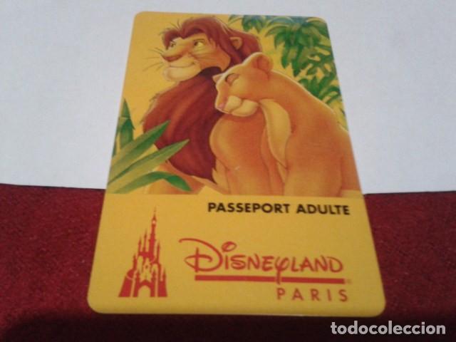 Coleccionismo: ENTRADA TARJETA PLASTICO A DISNEYLAND PARIS. REY LEON 1995 PASSEPORT ADULTE
