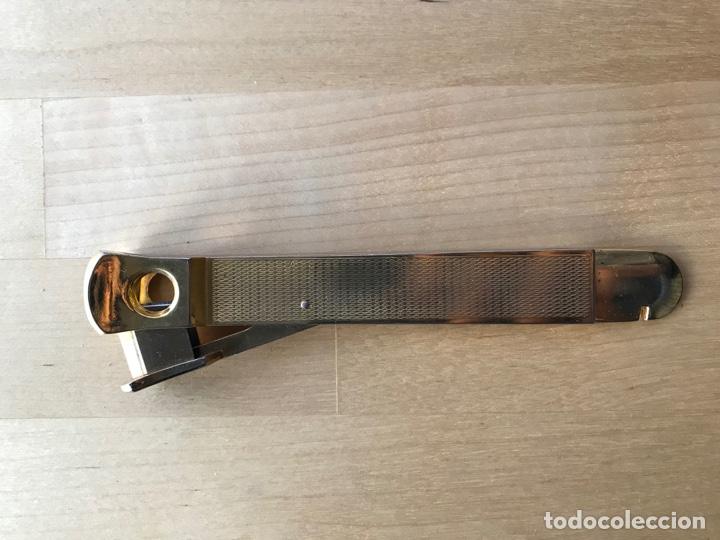 Coleccionismo: Cortapuros dorado CTS - Foto 2
