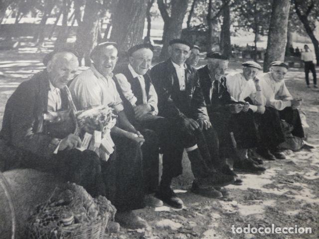 Collezionismo: BRIHUEGA GUADALAJARA PAISANOS ANTIGUA LAMINA HUECOGRABADO A&Ntilde;OS 50