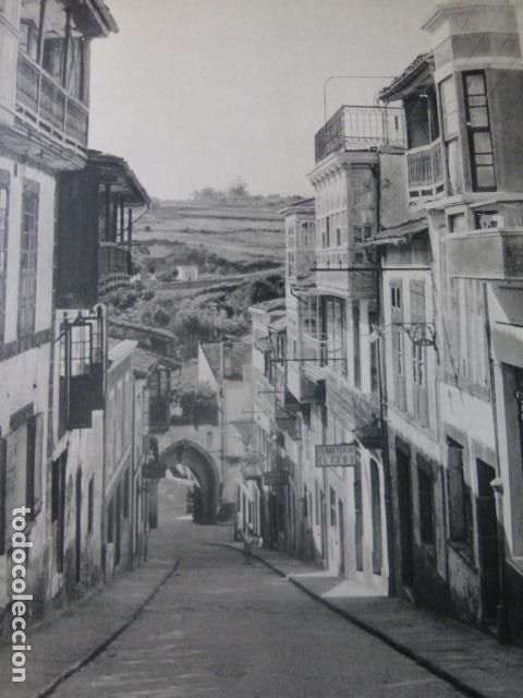 Coleccionismo: BETANZOS LA CORU&Ntilde;A UNA CALLE ANTIGUA LAMINA HUECOGRABADO A&Ntilde;OS 50