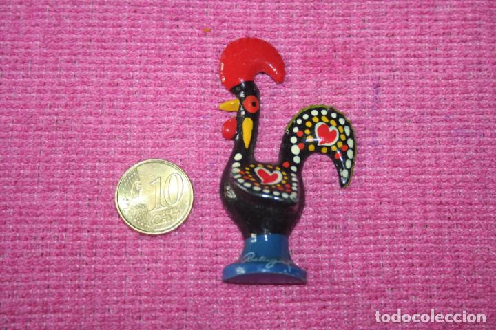 Coleccionismo: GALLO (PORTUGAL) * ANTIGUA FIGURA POLICROMADA * IM&Aacute;N DECORATIVO ARTESANO * Tengo otros diferentes