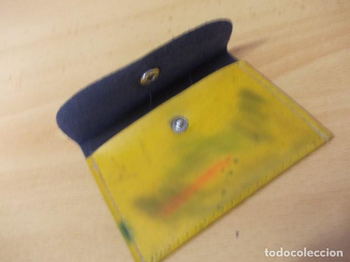 Coleccionismo: cartera monedero de sky amarillo d&eacute;cada 1980 - Foto 2