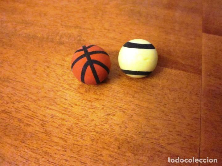 Coleccionismo: Lote de 2 gomas de borrar de deportes balones pelota pelotas baloncesto y tenis