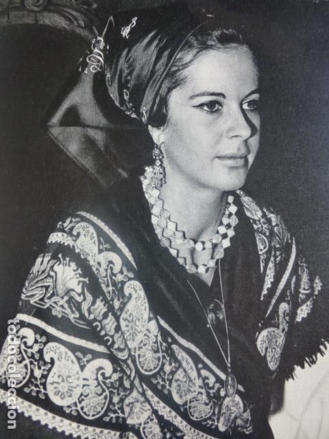 Collecting paper: LACIANA LEON MUJER CON TRAJE TIPICO ANTIGUA LAMINA HUECOGRABADO