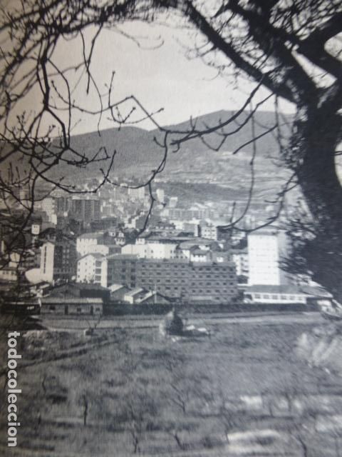 Colecionismo: OVIEDO ASTURIAS VISTA DE LA CIUDAD ANTIGUA LAMINA HUECOGRABADO