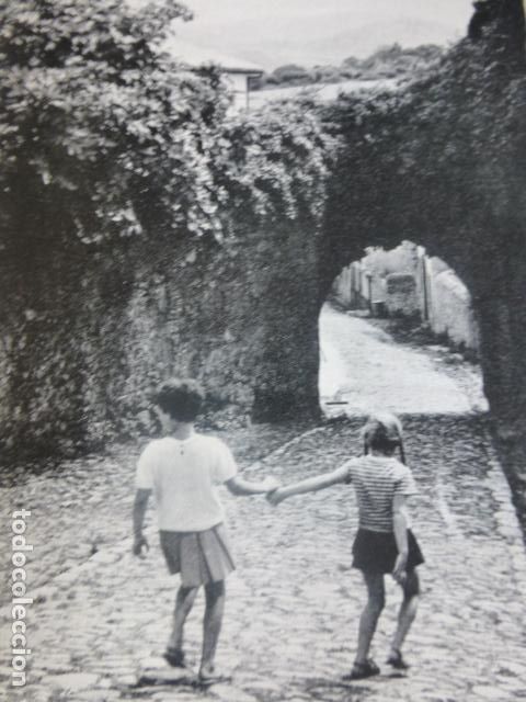 Colecionismo: SAN VICENTE DE LA BARQUERA CANTABRIA UNA CALLE ANTIGUA LAMINA HUECOGRABADO
