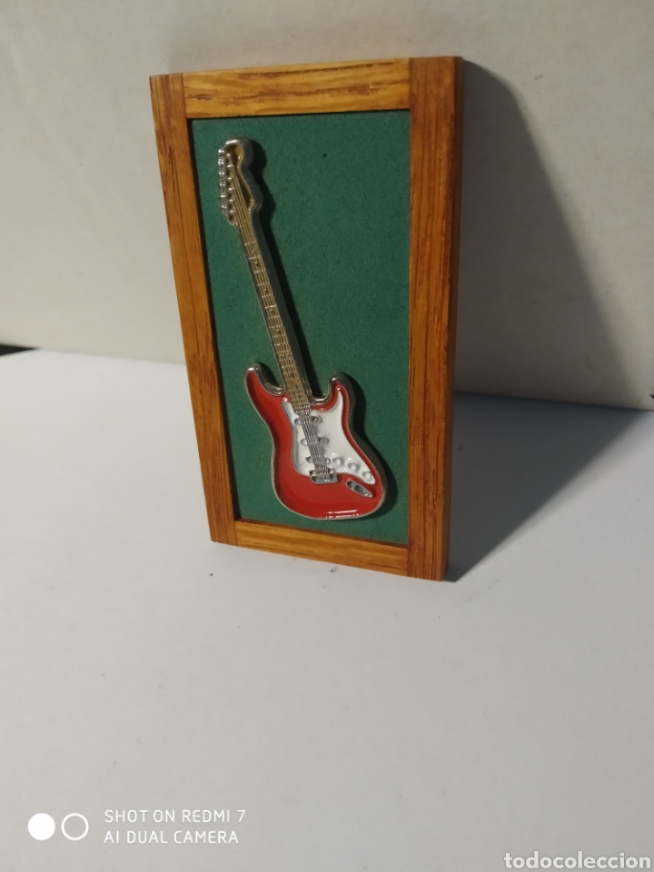 Coleccionismo: Pin Im&aacute;n Cuadro Guitarra - Foto 2