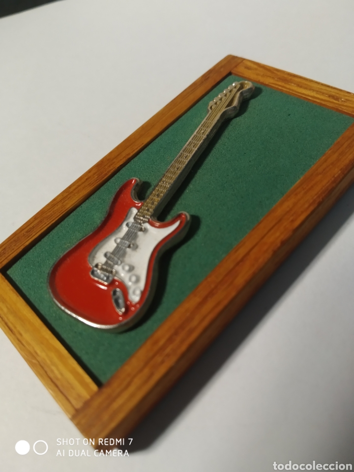 Coleccionismo: Pin Im&aacute;n Cuadro Guitarra - Foto 1