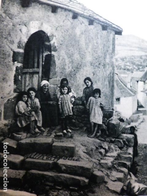 Coleccionismo: VALLE DE SALAZAR NAVARRA DETALLE URBANO ANTIGUA LAMINA HUECOGRABADO