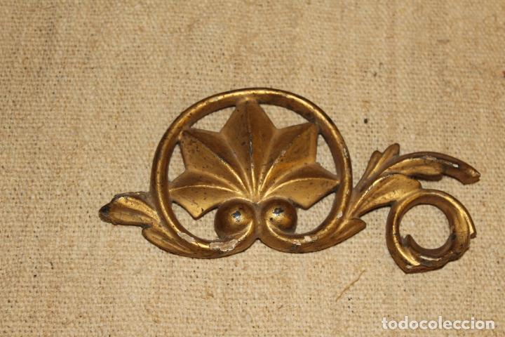 Coleccionismo: talla remate de madera pan de oro - Foto 1