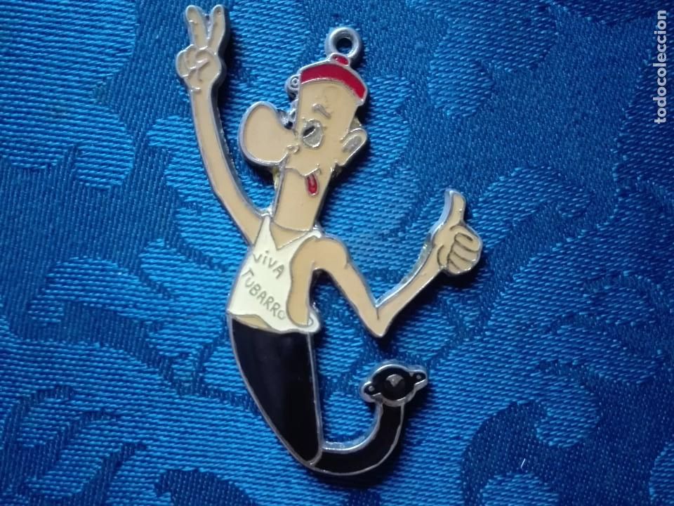 Coleccionismo: Colgante Pe&ntilde;a tubarro Villena segunda concentraci&oacute;n mototur&iacute;stica abril 1986