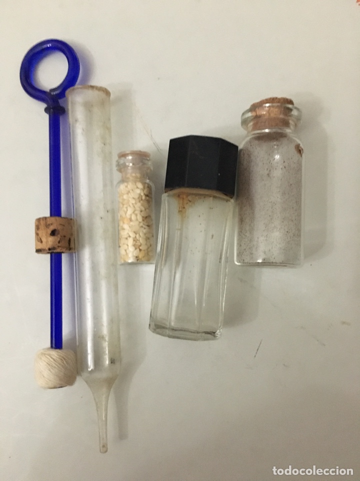 Coleccionismo: Jeringa botes peque&ntilde;os de laboratorio, sin golpes - Foto 1