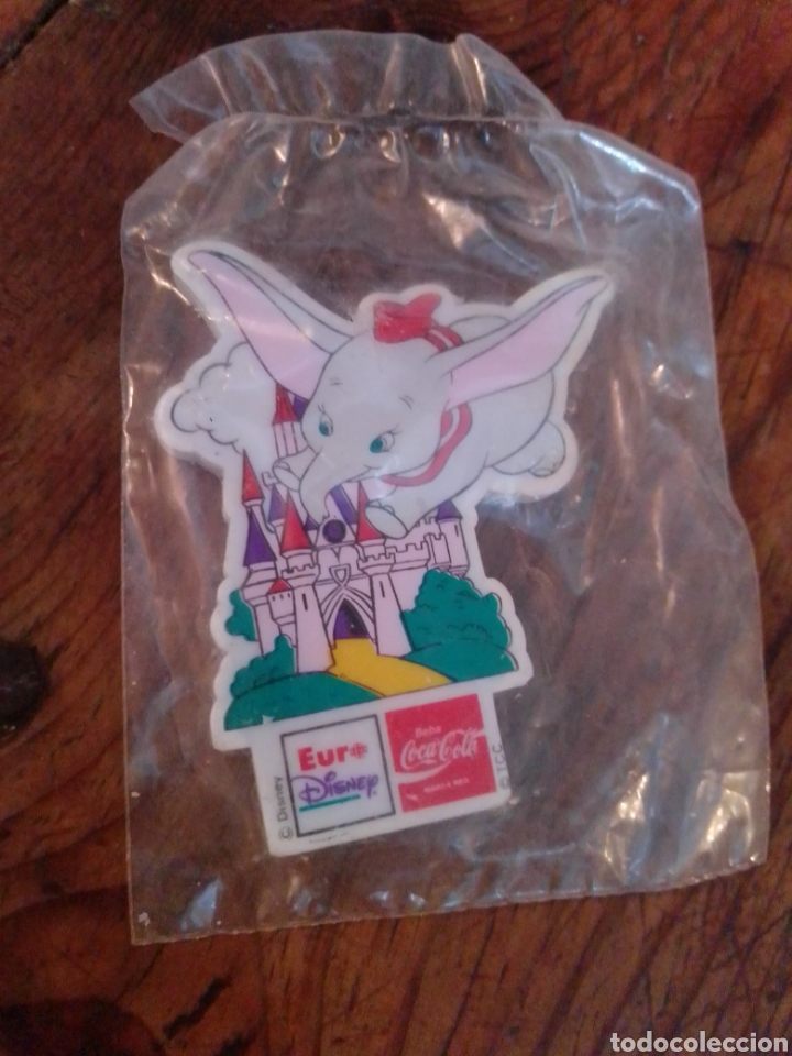 Coleccionismo: Iman de nevera Cocacola y Disney Dumbo Coca cola