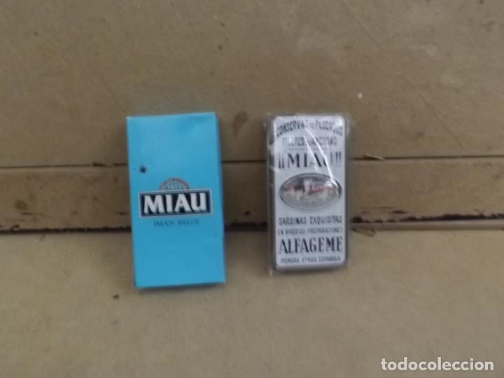 Coleccionismo: IMAN RELOJ PARA NEVERA - CONSERVAS MIAU + PIN