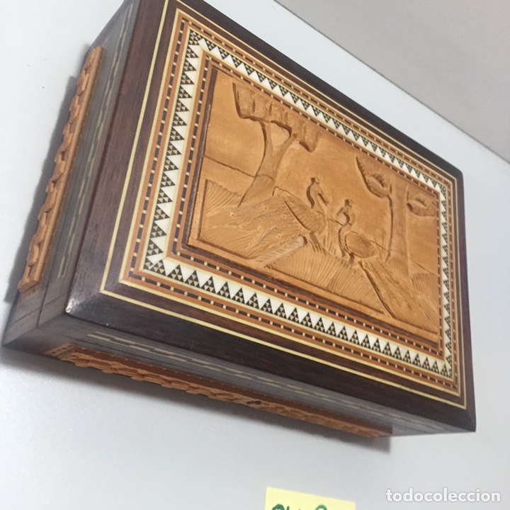 Coleccionismo: Caja de madera tallada - Foto 2