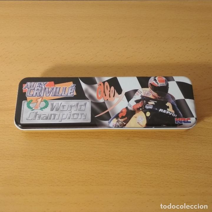 Coleccionismo: Estuche plumier escolar de metal Alex Crivill&eacute;. World Champion. HRC. Motociclismo. Marca Enri.