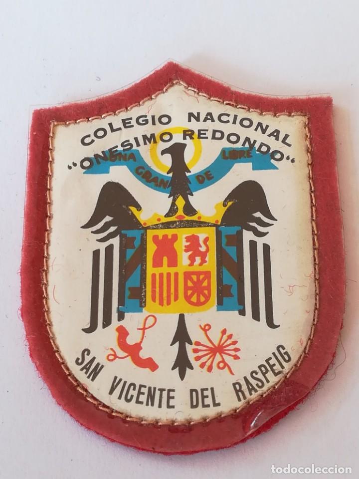Coleccionismo: ESCUDO COLEGIO NACIONAL ON&Eacute;SIMO REDONDO SAN VICENTE DEL RASPEIG (ALICANTE)