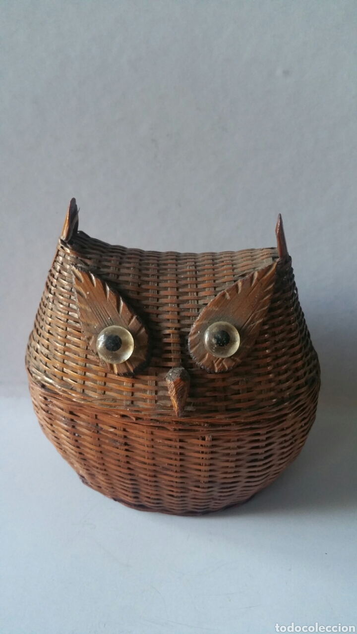 Coleccionismo: Joyero de mimbre con forma de b&uacute;ho.