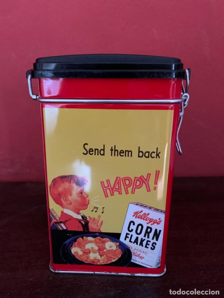 Colecionismo: Lata Kellogg Happy, decorada con ni&ntilde;o silbando HAPPY. Amarilla. Corn Flakes. Vintage.