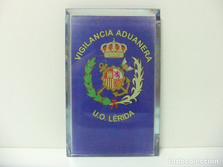 Coleccionismo: PLACA DE CRISTAL VIGILANCIA ADUANERA U.O. L&Eacute;RIDA CATALU&Ntilde;A LLEIDA ADUANA FRONTERA ESPA&Ntilde;A ESCUDO