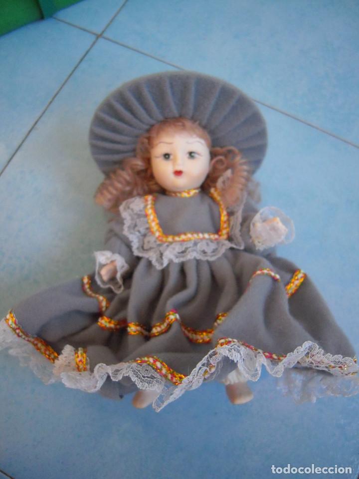 Coleccionismo: Mu&ntilde;eca de porcelana 21 cm - Foto 1