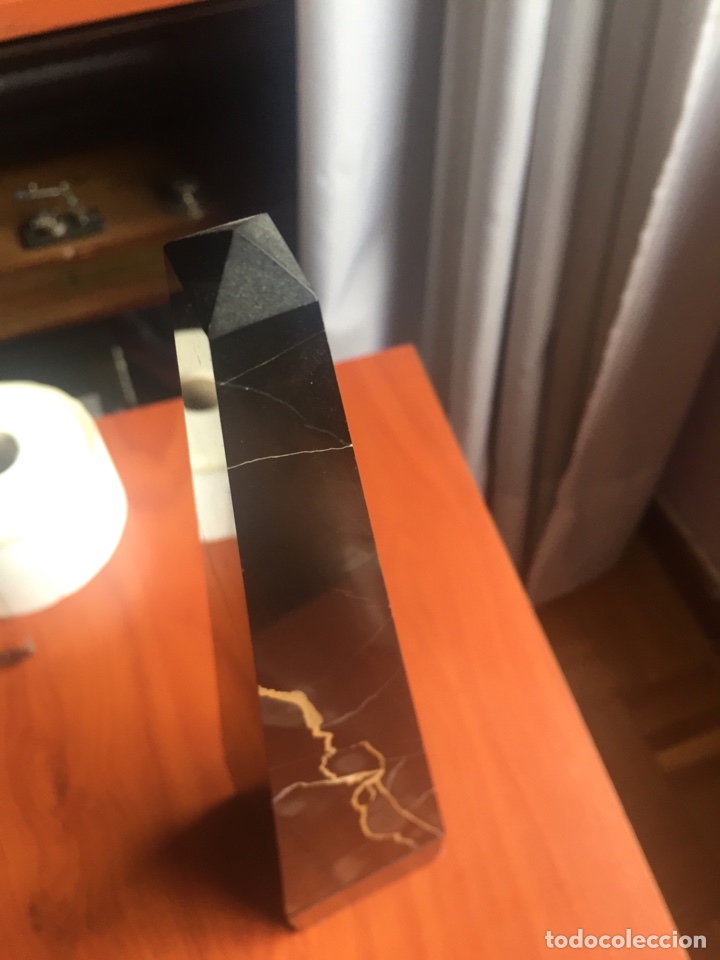 Coleccionismo: Pir&aacute;mide o monolito en m&aacute;rmol - Foto 5