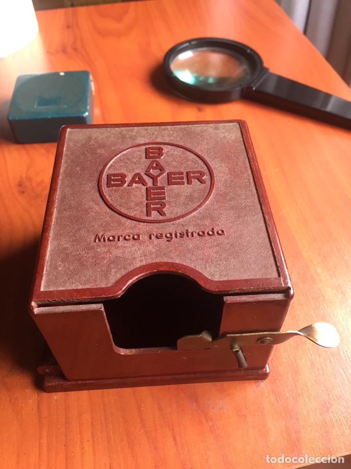 Coleccionismo: Tarjetero o Repartidorde carnets bayer